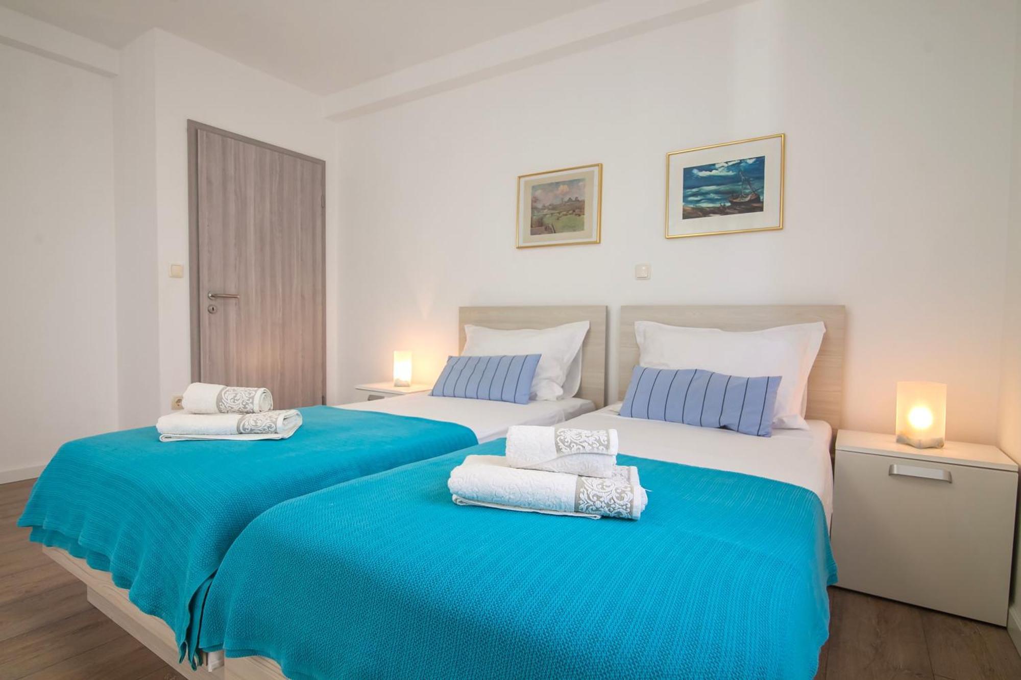 Helvetia Sunny Apartments Bol Exterior foto